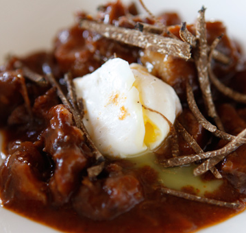 Ossenstaart in bier gestoofd